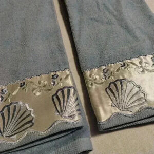 Set of two full size decorative towels after bath brand we're find